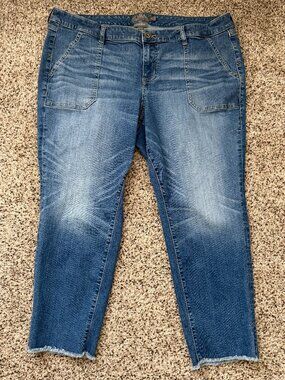 TORRID cropped straight-leg boyfriend medium-wash jeans size 20